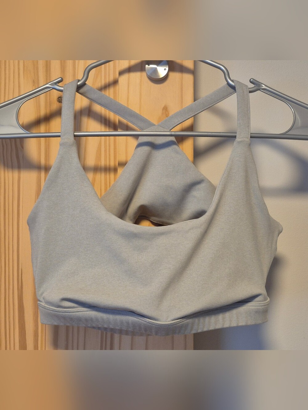 Active Cross-Back Scoop Neck Sports Bra